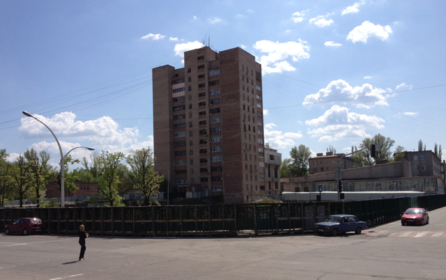 стройка на улице Коцюбинского в Луганске