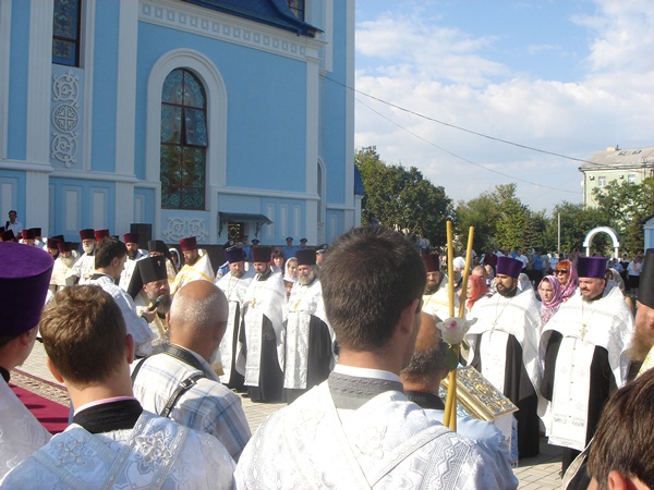 В Луганске 24 августа в 8.30 состоялось торжественное открытие храма в честь иконы Божьей Матери «Умиление», 