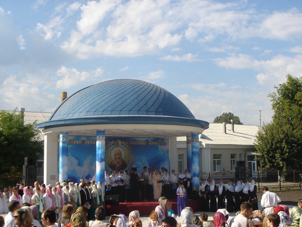 В Луганске 24 августа в 8.30 состоялось торжественное открытие храма в честь иконы Божьей Матери «Умиление», 