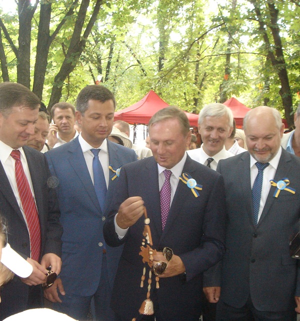 В Луганске проходит фестиваль национальных культур «Созвездие согласия» и «Город мастеров»