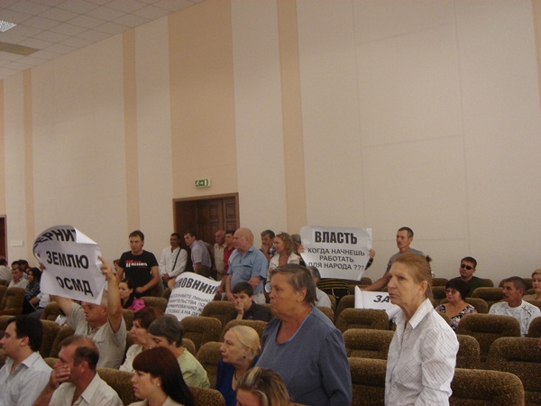 Дом по улице Оборонная, 1 и придомовая территория дома (2г) были переданы в частную собственность. 