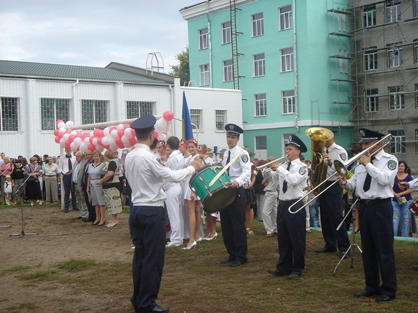 День знаний в луганской школе 