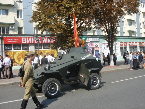 3 сентября по главной улице города Луганска проехал легендарный танк Т-34