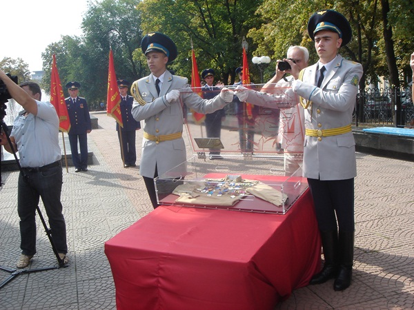 В Луганске прошла церемония перезахоронения советских солдат 
