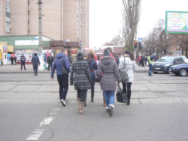 Луганские мажоры любят тишину: студенты провели акцию в память о сбитой сотрудником прокуратуры девушке 