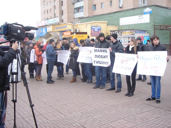 Луганские мажоры любят тишину: студенты провели акцию в память о сбитой сотрудником прокуратуры девушке 
