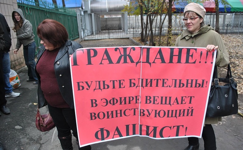 Луганские активисты отправляли нардепа в ЕС
