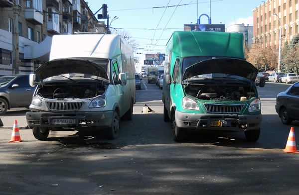 В Луганске в результате столкновения двух маршруток пострадал человек 