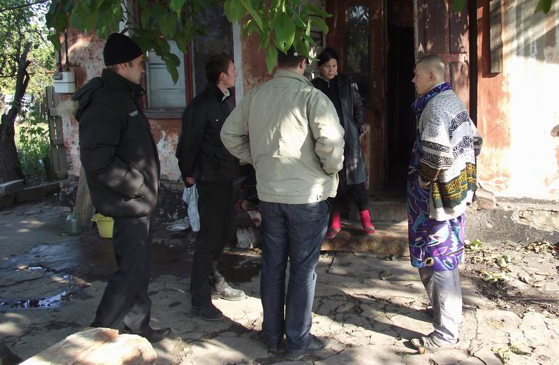 Почему люди оказываются на самом дне общества?...