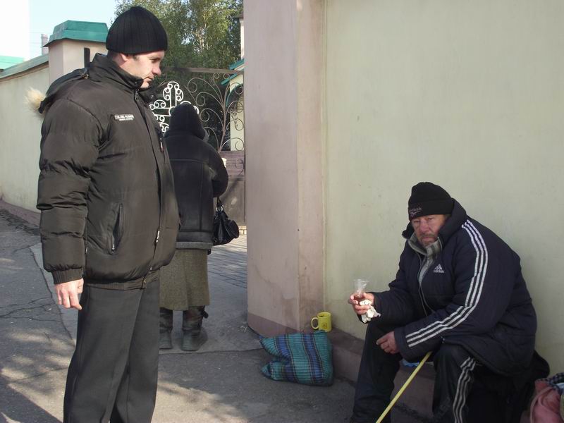 Почему люди оказываются на самом дне общества?...