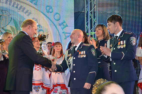 Второй президент Украины поздравил луганский милицейский патруль с победой на Международном конкурсе 