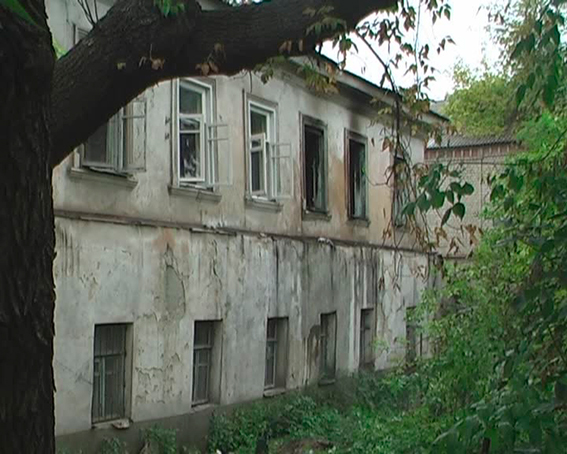 Луганские милиционеры тушили огонь на одежде пострадавших 