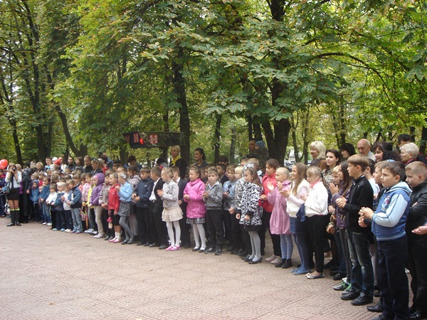 В центре Луганска состоялось торжественное открытие детской площадки 