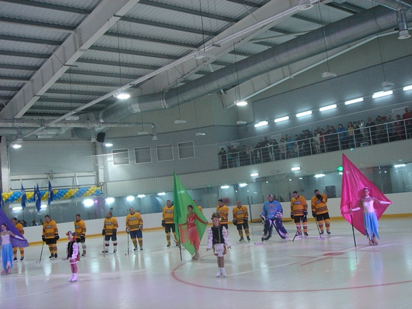 Вице-премьер-министр Украины открыл Ледовую арену в Луганске 