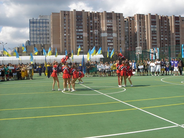 В Луганске прошел чемпионат по уличному баскетболу 