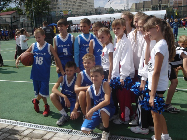 В Луганске прошел чемпионат по уличному баскетболу 