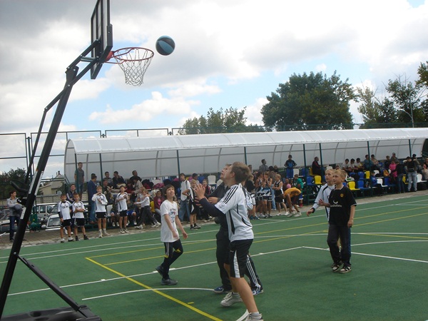В Луганске прошел чемпионат по уличному баскетболу 