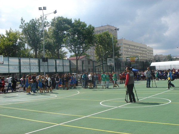 В Луганске прошел чемпионат по уличному баскетболу 