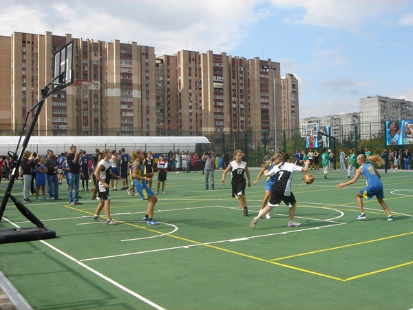 В Луганске прошел чемпионат по уличному баскетболу 