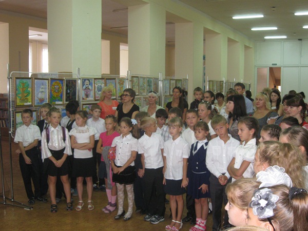 В Луганске проходит выставка взрослый мир глазами детей