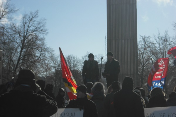 На Антимайдане в Луганске водили хоровод и «играли» в снежки с неправдивыми СМИ