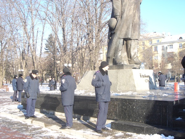 Луганские активисты выступили против принятых законов «Олийныка-Колесниченко»