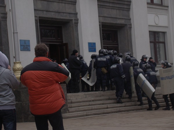 Неудачный штурм ЛОГА: «Титушки», сторонники РФ или истинные патриоты? 